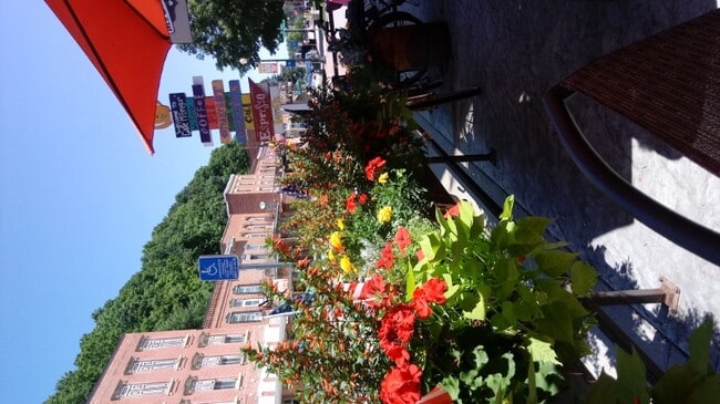 Building Photo - 150 Main St