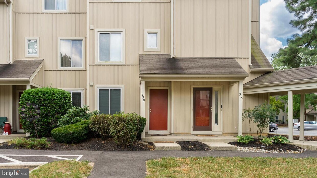 338 Woodlake Dr, Evesham, NJ 08053 Room for Rent in Evesham, NJ