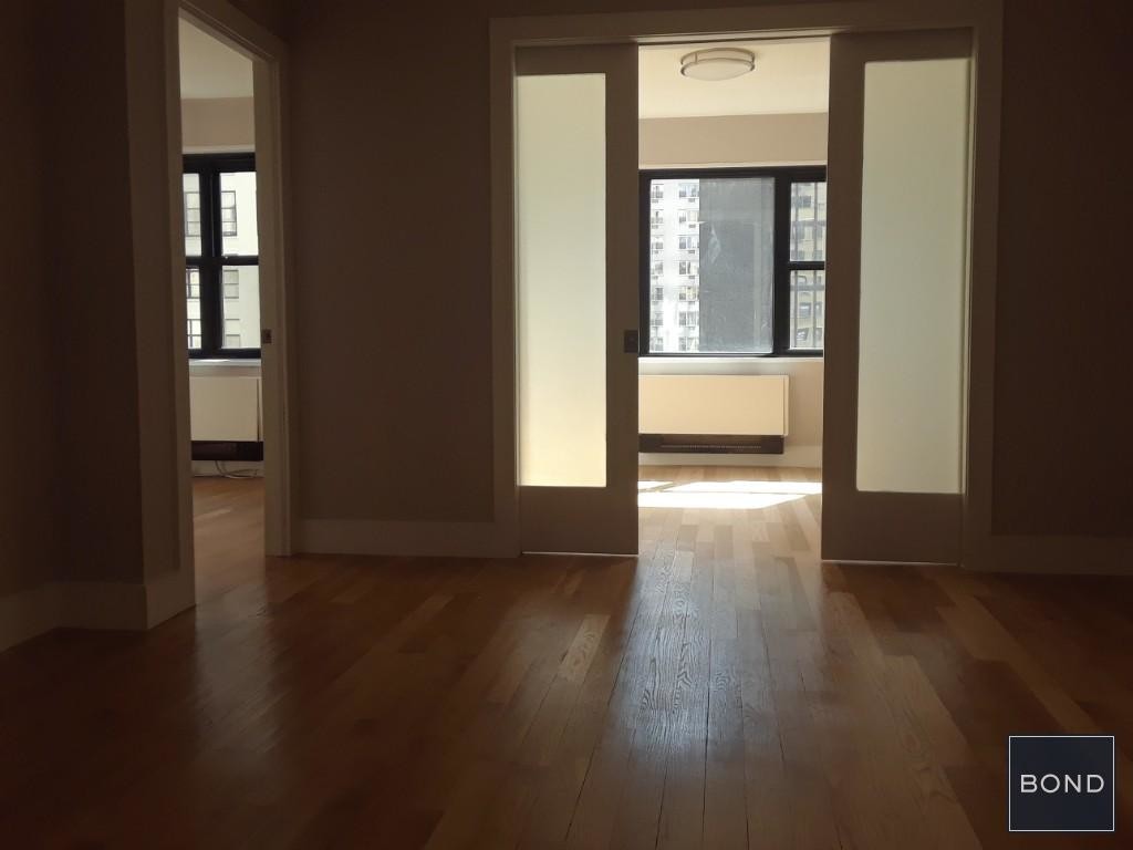 Primary Photo - 301 E 47th St
