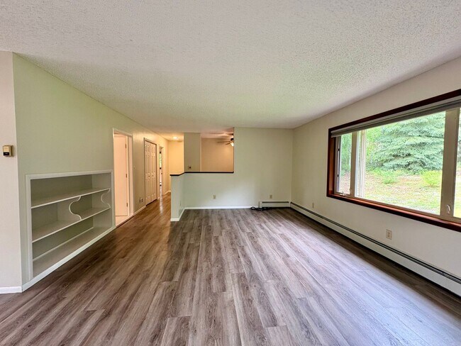 Foto del edificio - Dog friendly, 3 bedroom home in the hills