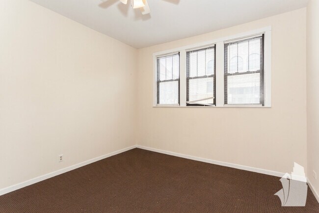 Foto del edificio - 2254 N Southport Ave