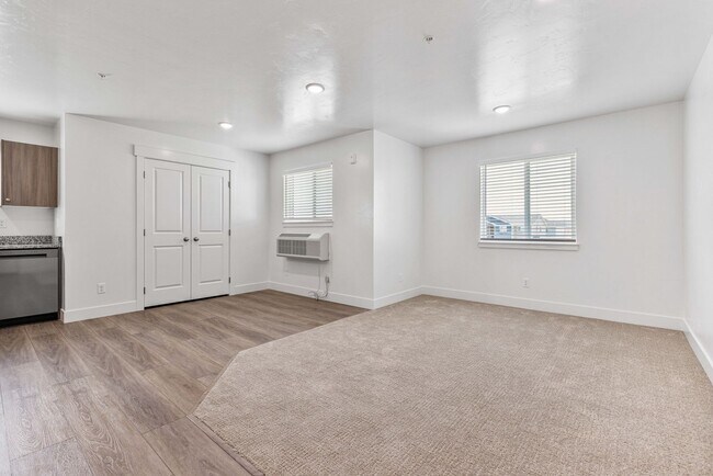 Foto del edificio - 6212 Freedom Lane #1-4