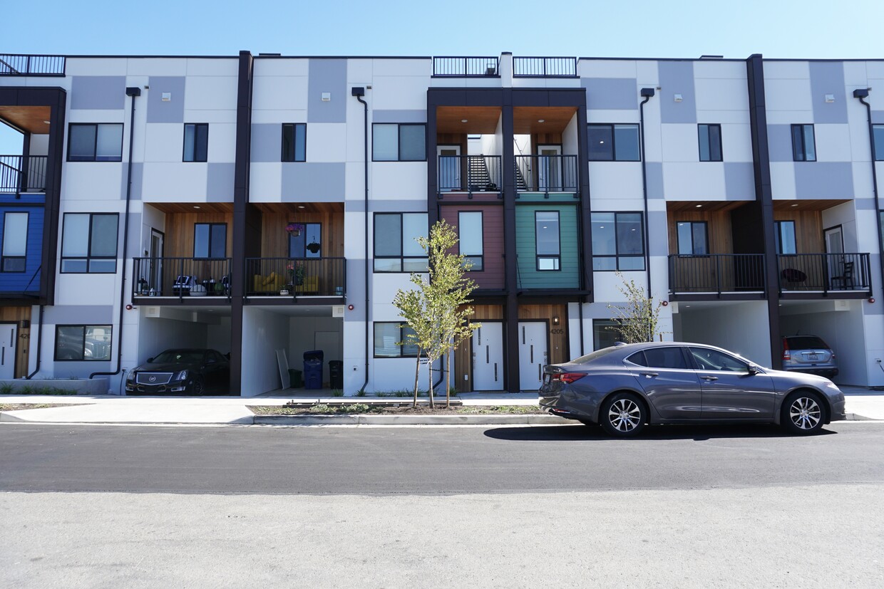 Townhomes - 4203 S Holden St