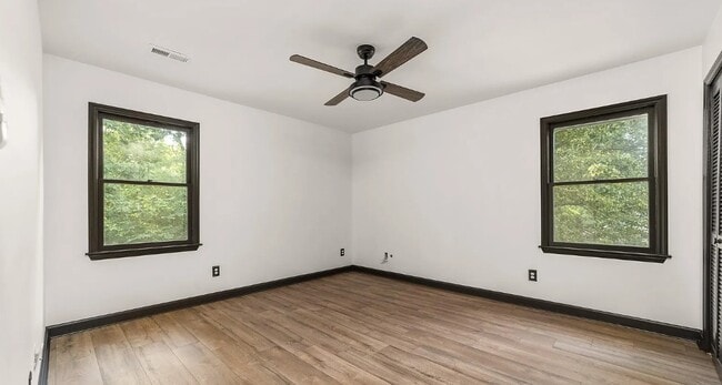 Building Photo - 552 Blue Rock Dr