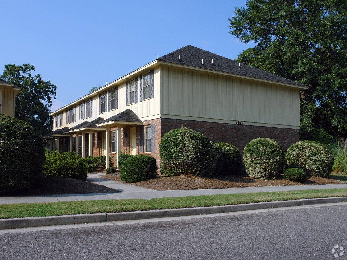 Building Photo - Paine Villas