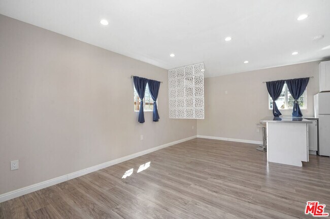 Foto del edificio - 22012 Covello St