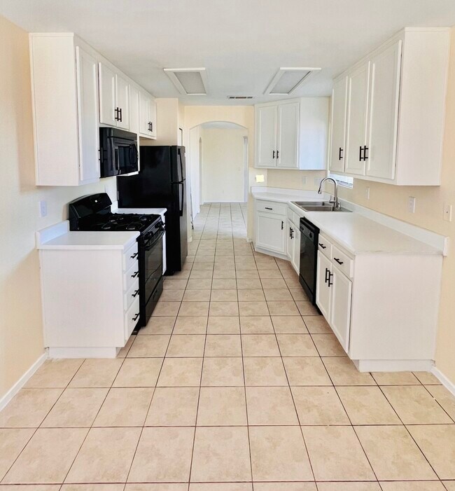 Building Photo - 1421 Linnbaker Ln