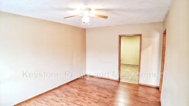Building Photo - 706 Peachers Dr