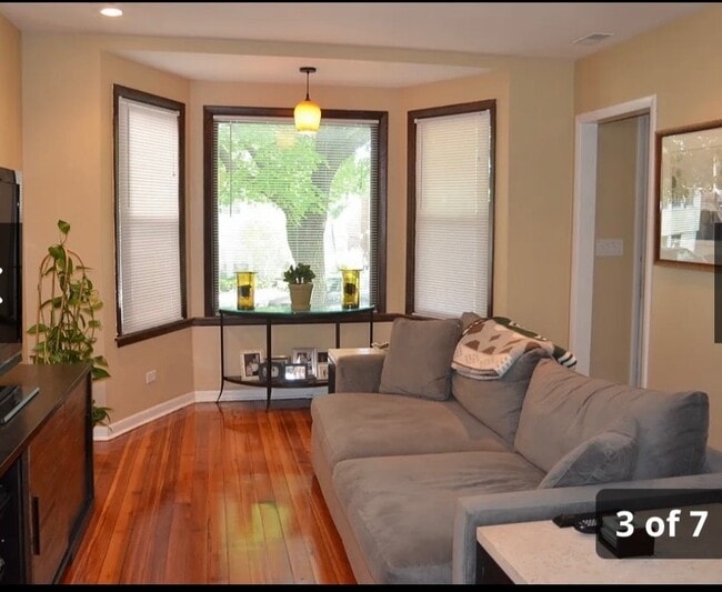 Building Photo - 2728 W Melrose St