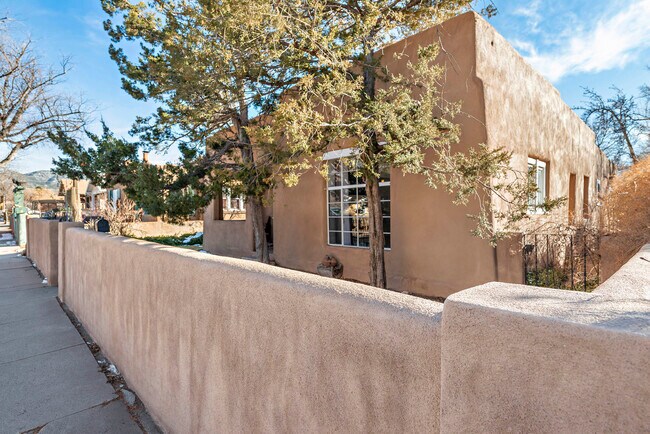 Foto del edificio - 212 E Santa Fe Ave