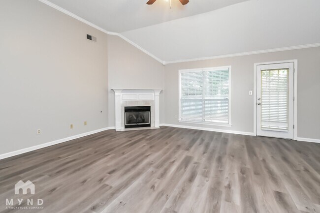 Foto del edificio - 9437 Bryant Trent Blvd