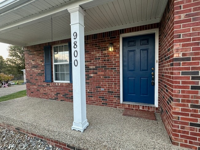 Building Photo - 9800 Spring Pointe Ct