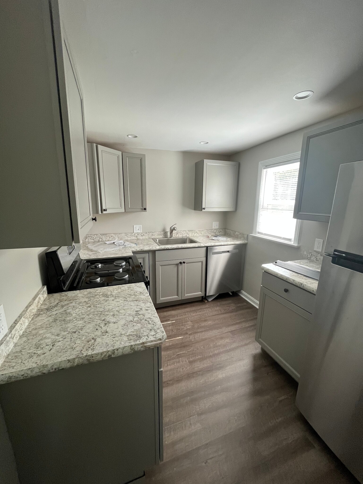 24730 Lake Shore Blvd Euclid, OH 44123 – photo 2