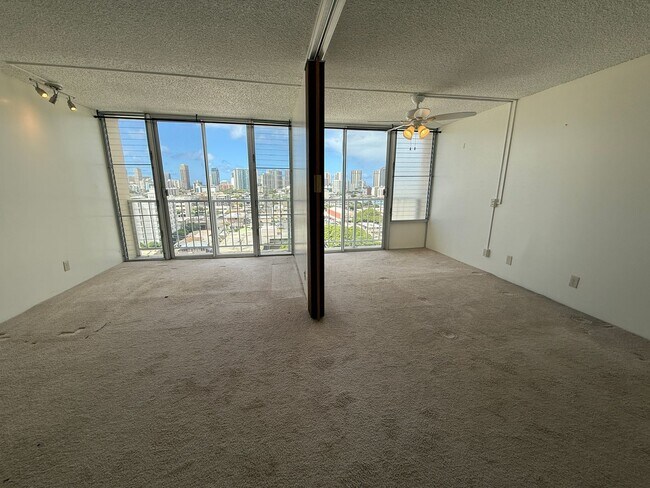 Building Photo - Hale Luana 1 bedroom 1 bath with 1 assigne...