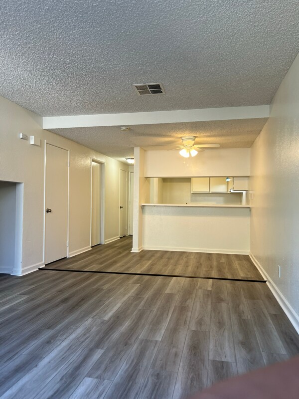 Foto del edificio - 43711 Challenger Way