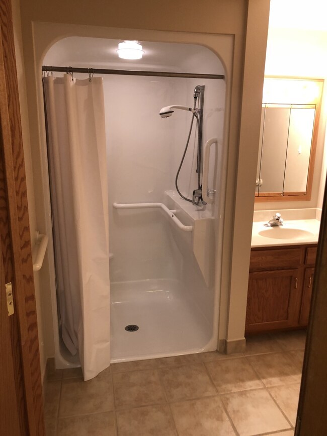 Building Photo - 150 Poppe Dr