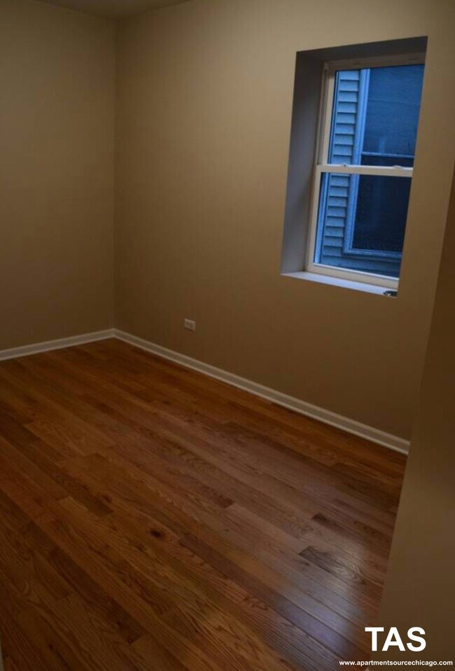 Foto del edificio - 3211 W Armitage Ave