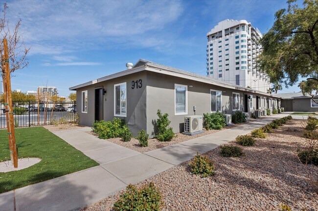 Foto del edificio - Downtown Apartments