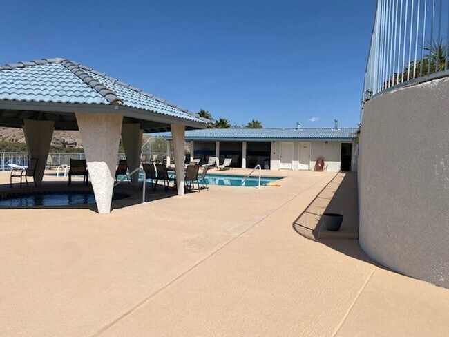 Foto del edificio - 2Br Waterfront  WINTER Vacation Rental Condo, Complex on the WATERFRONT Gated complex Utilities i...