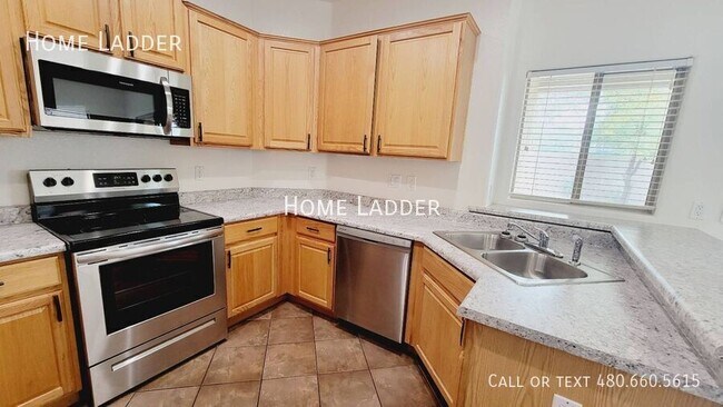 Foto del edificio - 22207 N Gibson Dr