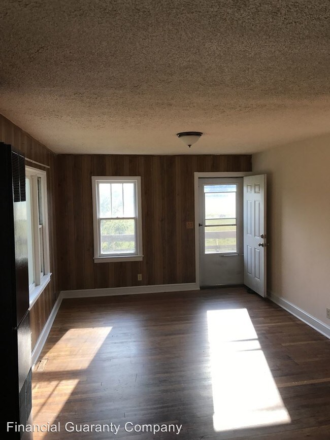 Building Photo - 1103 S Country Club Rd