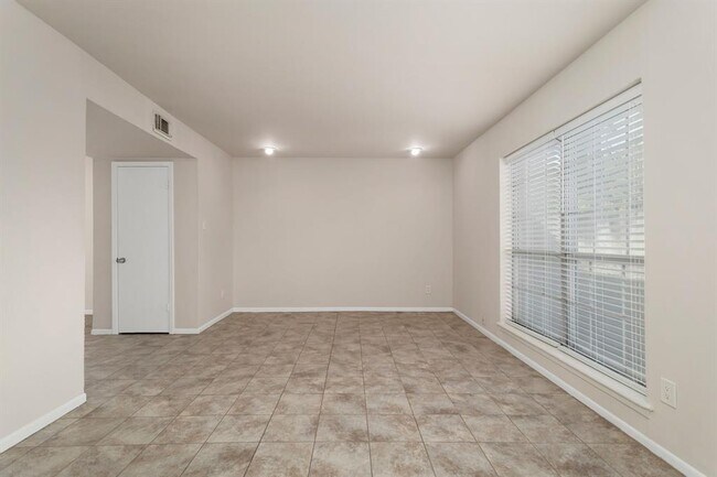 Building Photo - 1403 Blalock Rd