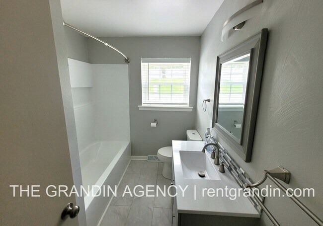 Foto del edificio - 3728 Red Fox Dr NW