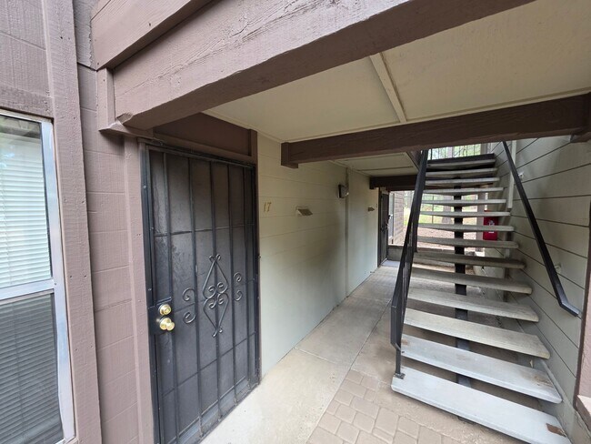 Foto del edificio - 1200 S Riordan Ranch St
