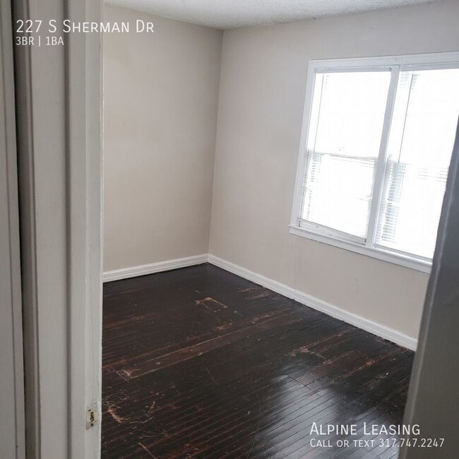 Building Photo - 3BR House w/Garage & Back Deck!