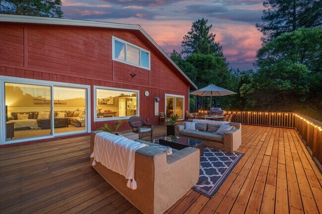 Foto del edificio - Beautiful Secluded 3 Bed 3 Bath Retreat in...