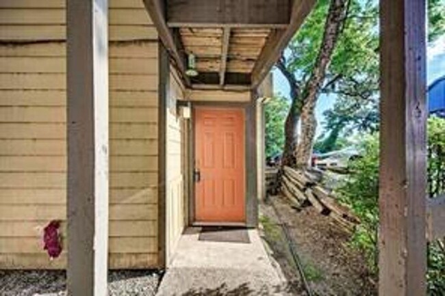 Building Photo - Escala #113