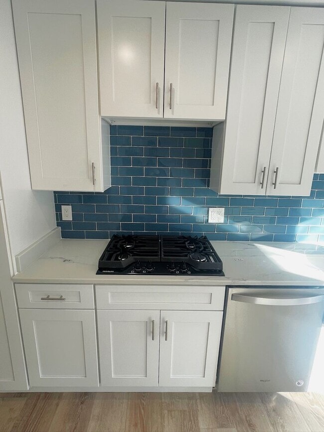 Foto del edificio - Newly Renovated 3 Level Townhome!