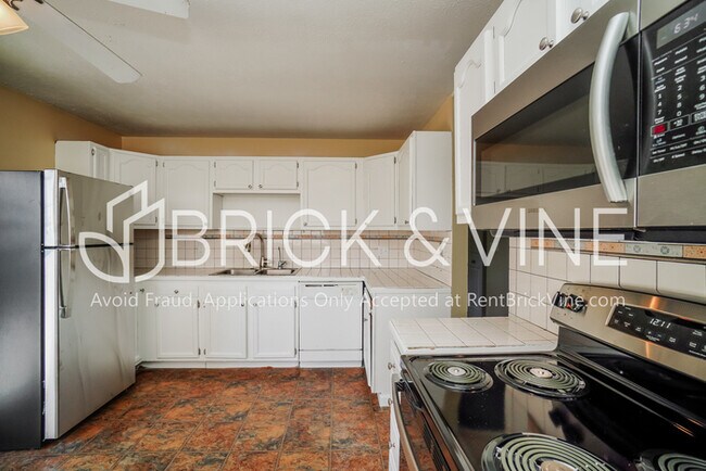 Building Photo - 5135 Hatfield Dr