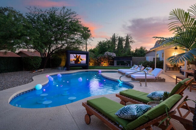 Building Photo - Sleeps 18 | Resort Style | Beautiful Retreat