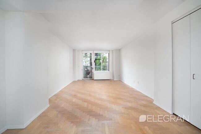 Building Photo - Studio Condo in Carnegie Hill