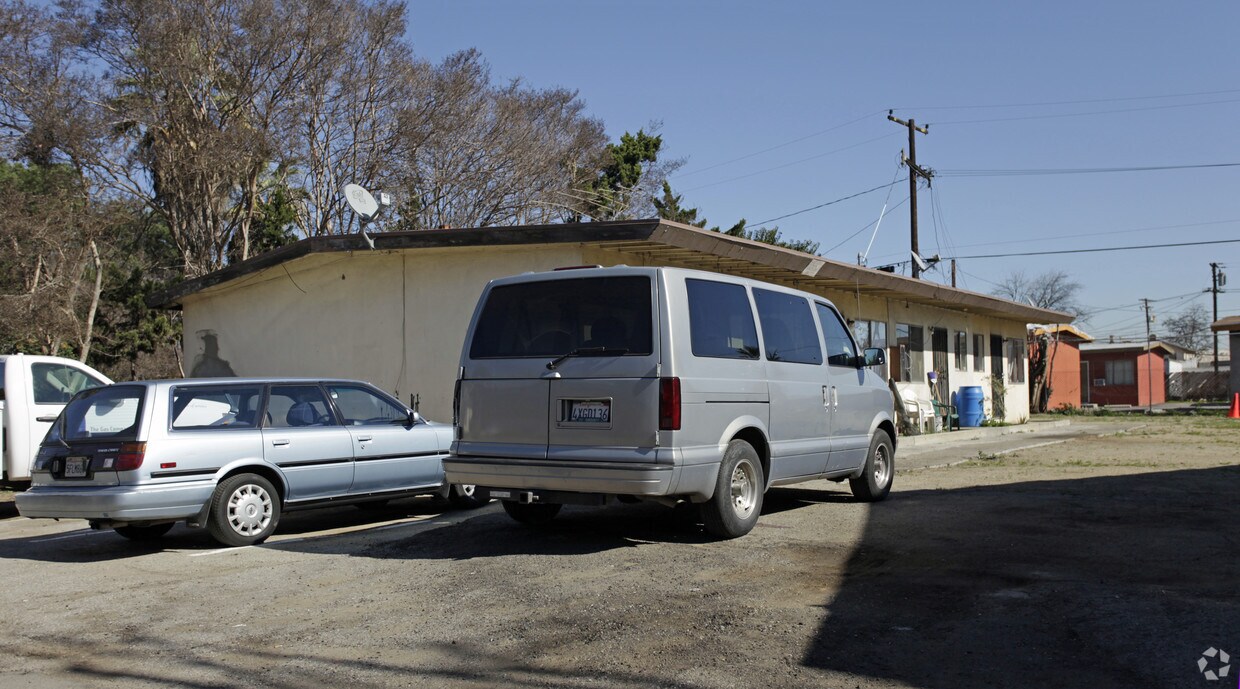 Foto del edificio - 4180 E Mission Blvd