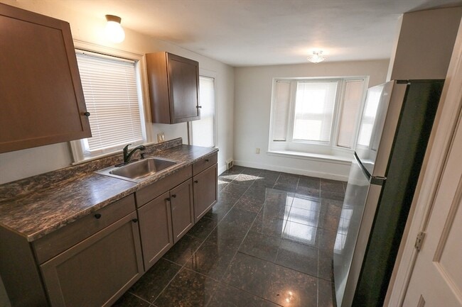 Building Photo - 15 Ridgeview Ave