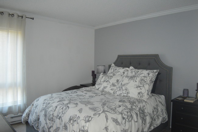 bedroom - 816 N Delaware St