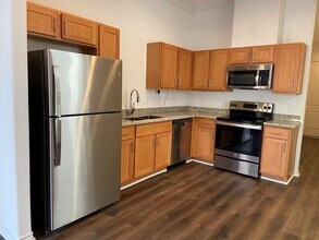 Building Photo - 3253 Real St