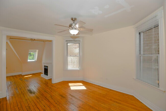 Building Photo - 3712 N Janssen Ave