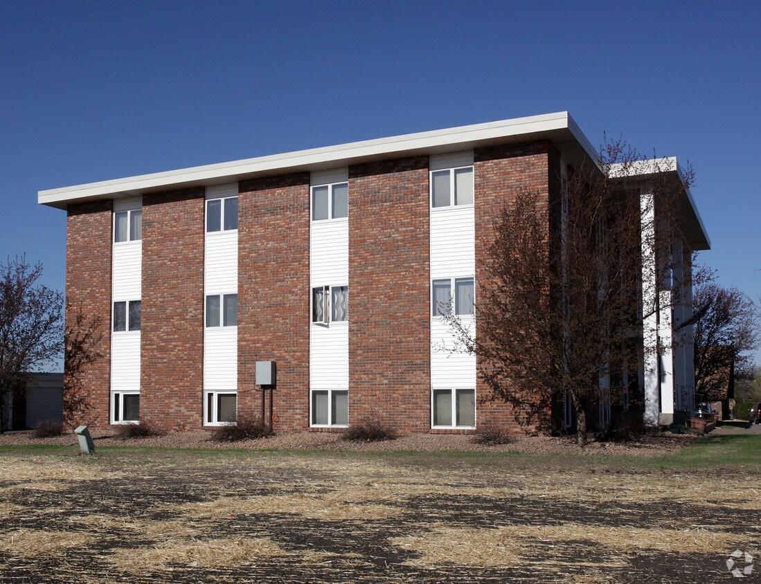Building Photo - 805 School St NW
