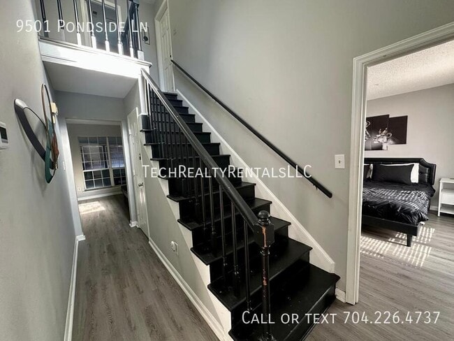 Foto del edificio - 9501 Pondside Ln