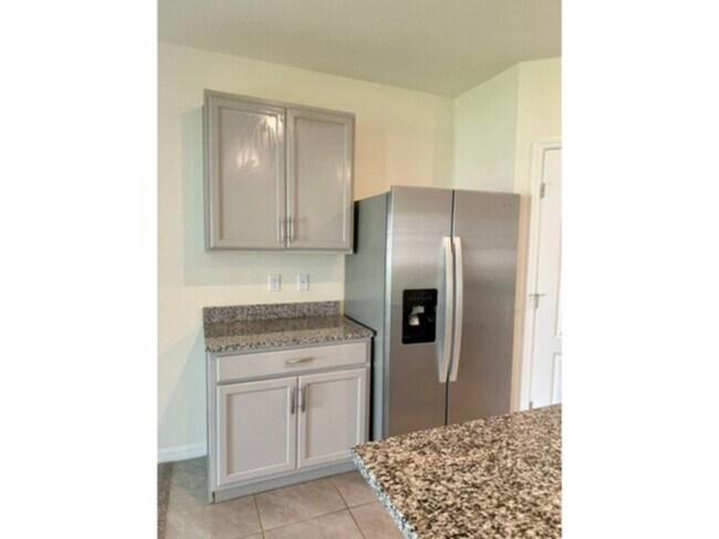 Foto del edificio - 4 bedrooms 2 bath house