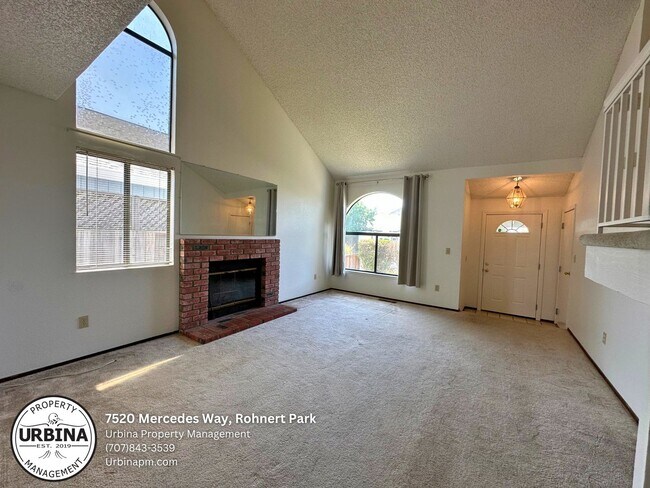 Building Photo - Discover Your Dream Home: Five-Bedroom Gem...