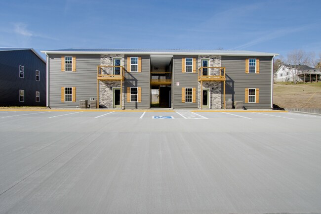 Building Photo - 138 Main St N
