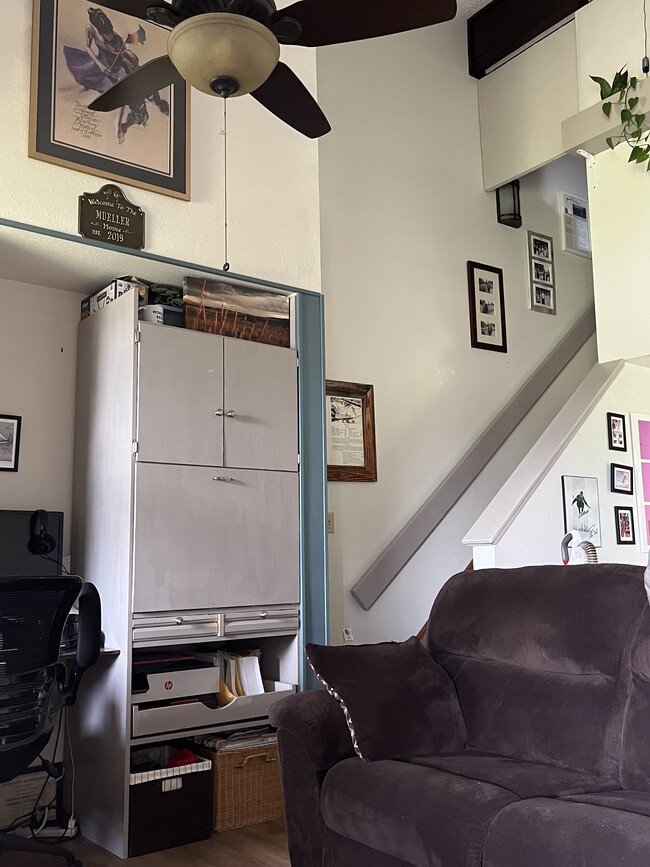 Building Photo - 102 Valley View Dr