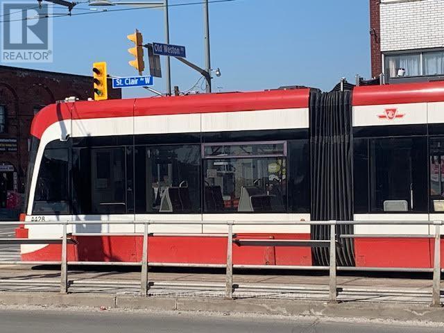 Building Photo - 1787 St Clair Ave W