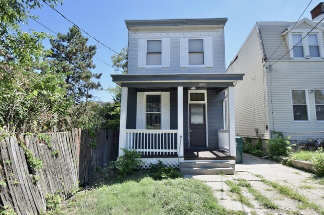 Building Photo - 1242 Quebec Rd