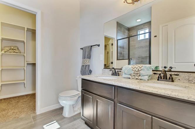 Foto del edificio - 12837 Rock Cliff Ave