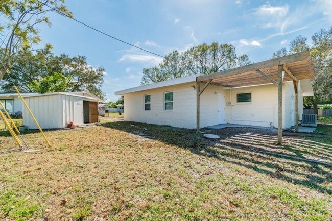 Foto del edificio - Beautifully updated 3/2/1 1389 Sq. Ft. wit...